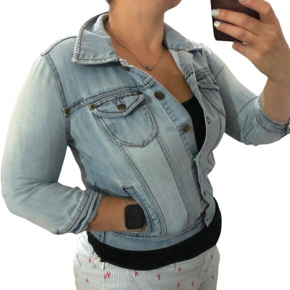 Forever 21 MEDIUM Slight Distress Light Wash Four Pocket Button Up Jean Jacket - Picture 5 of 13